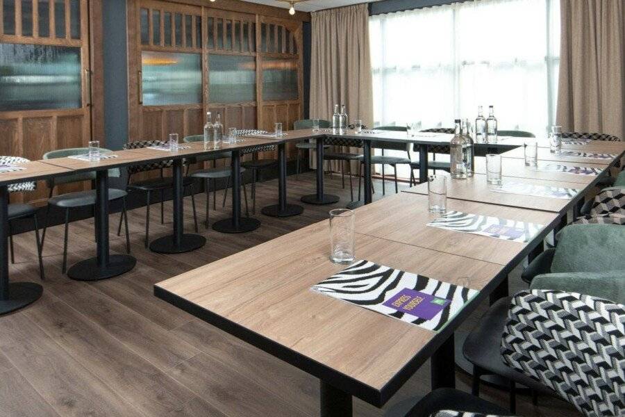 ibis Styles London Gatwick Airport conference room