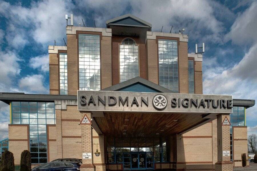 Sandman Signature London Gatwick Hotel facade