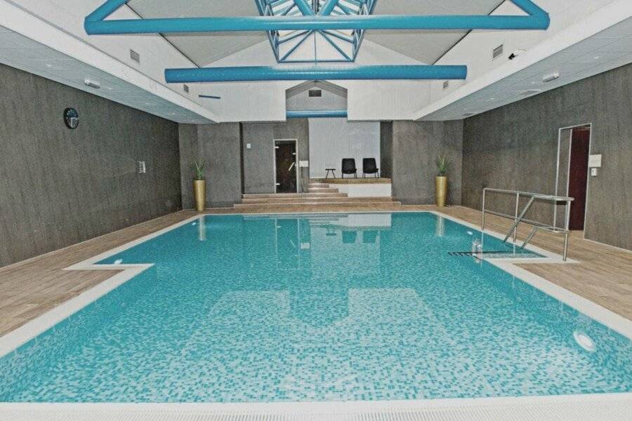 Sandman Signature London Gatwick Hotel indoor pool,spa,pool