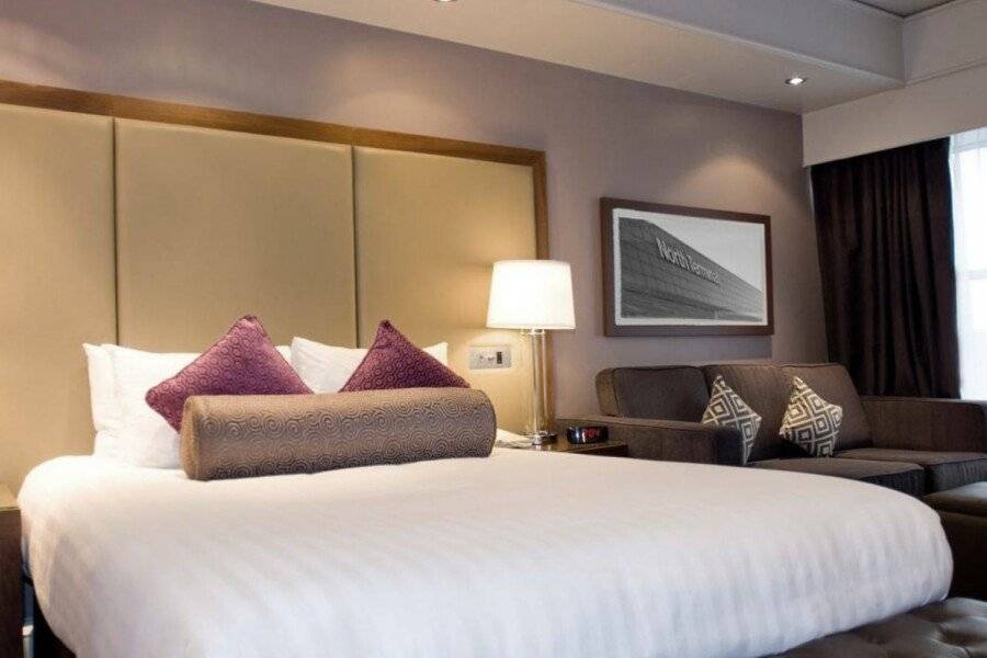 Sandman Signature London Gatwick Hotel hotel bedroom