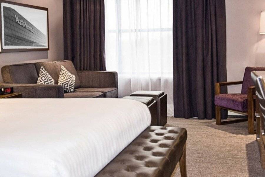 Sandman Signature London Gatwick Hotel hotel bedroom