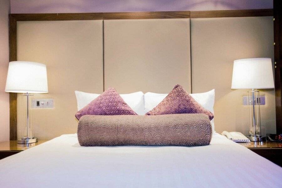 Sandman Signature London Gatwick Hotel hotel bedroom