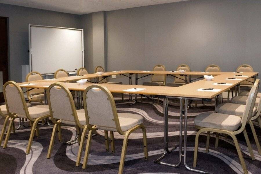 Sandman Signature London Gatwick Hotel conference room,meeting room