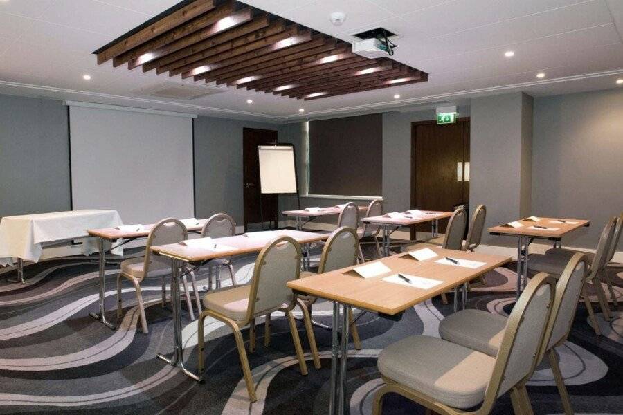 Sandman Signature London Gatwick Hotel conference room,meeting room