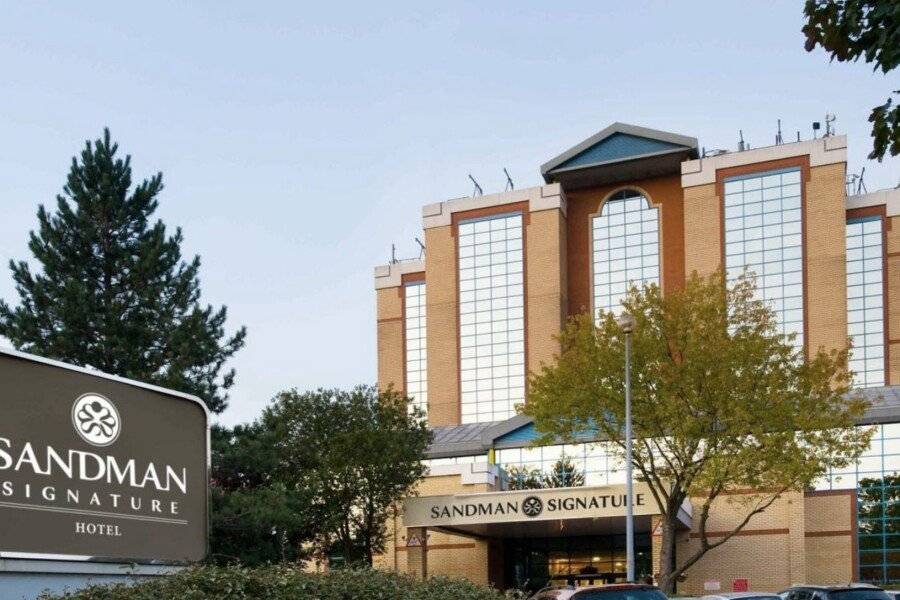 Sandman Signature London Gatwick Hotel facade