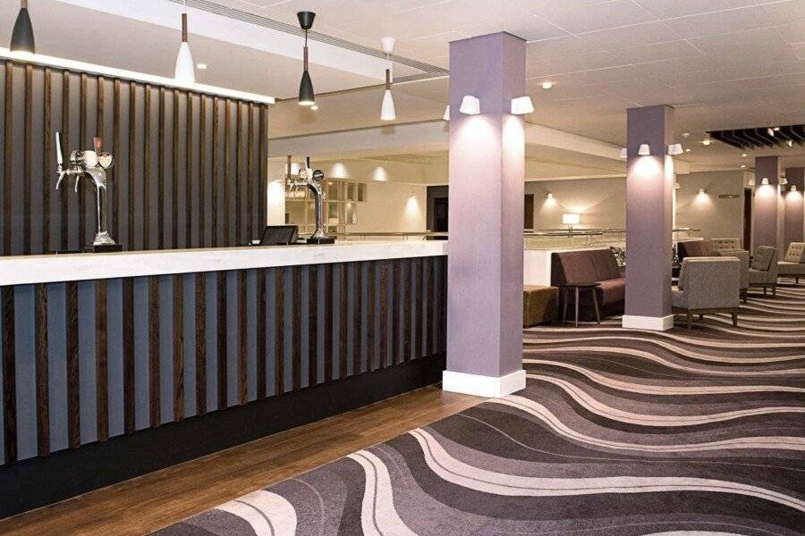 Sandman Signature London Gatwick Hotel lobby,front desk