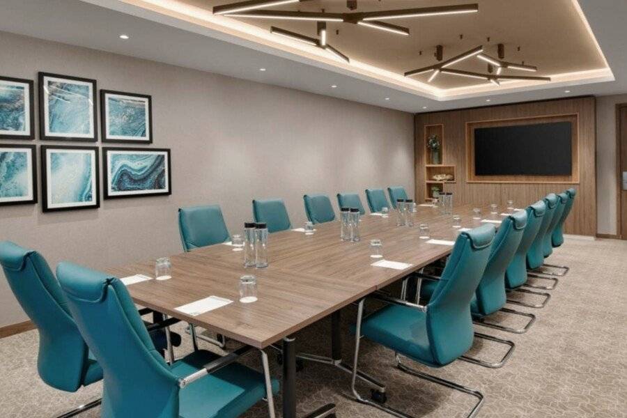 Holiday Inn London Gatwick conference room,meeting room