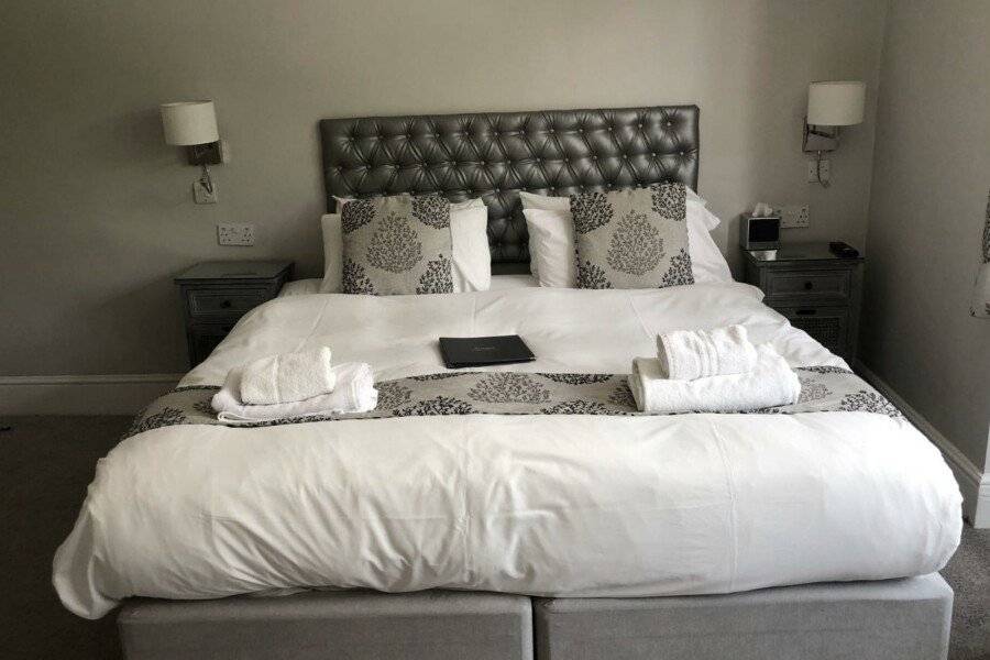 The Maple Manor Hotel hotel bedroom