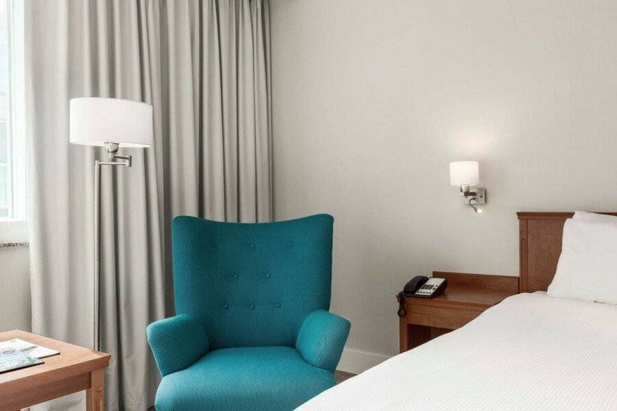 NH Amsterdam Schiphol Airport hotel bedroom