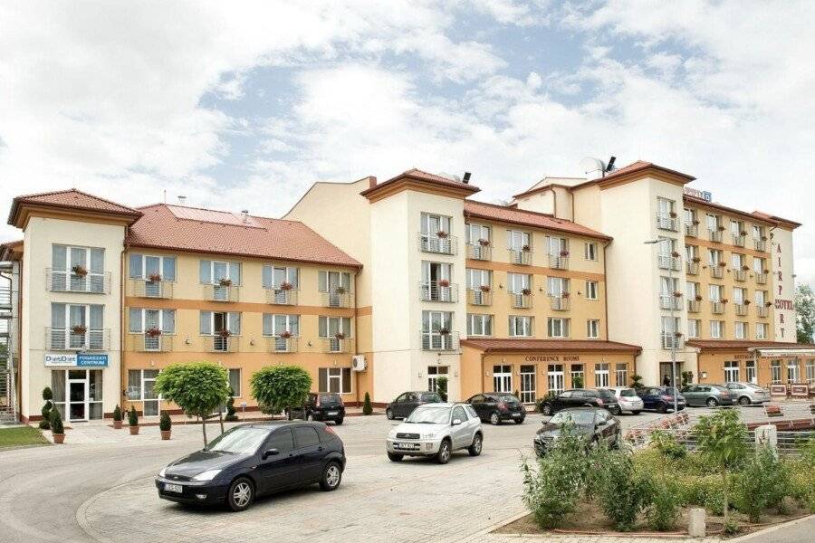 Airport Hotel Budapest facade