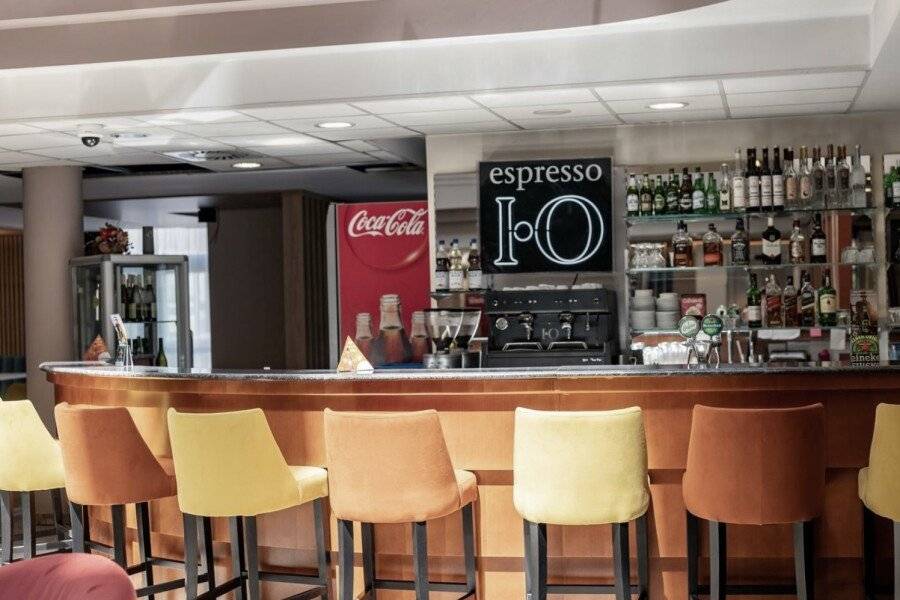 Airport Hotel Budapest bar