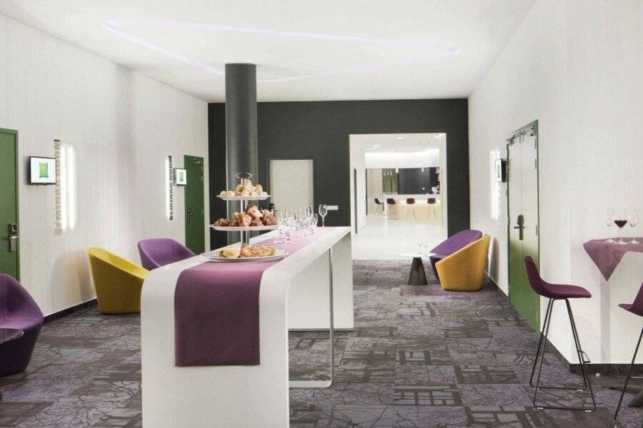 ibis Styles Budapest Airport lobby