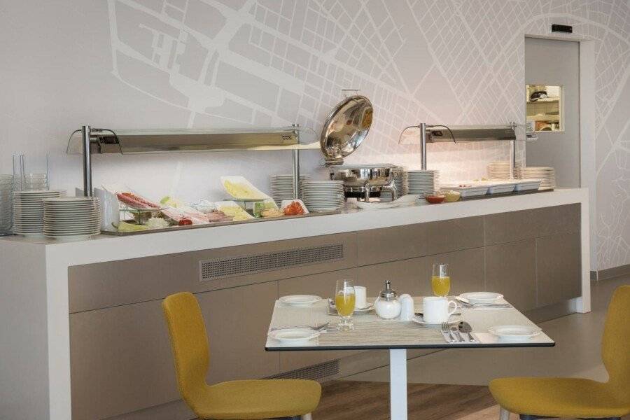 ibis Styles Budapest Airport restaurant, breakfast