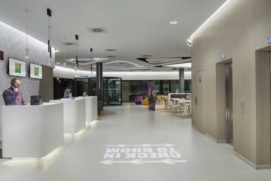 ibis Styles Budapest Airport lobby, front desk