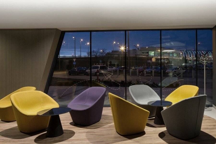 ibis Styles Budapest Airport lobby