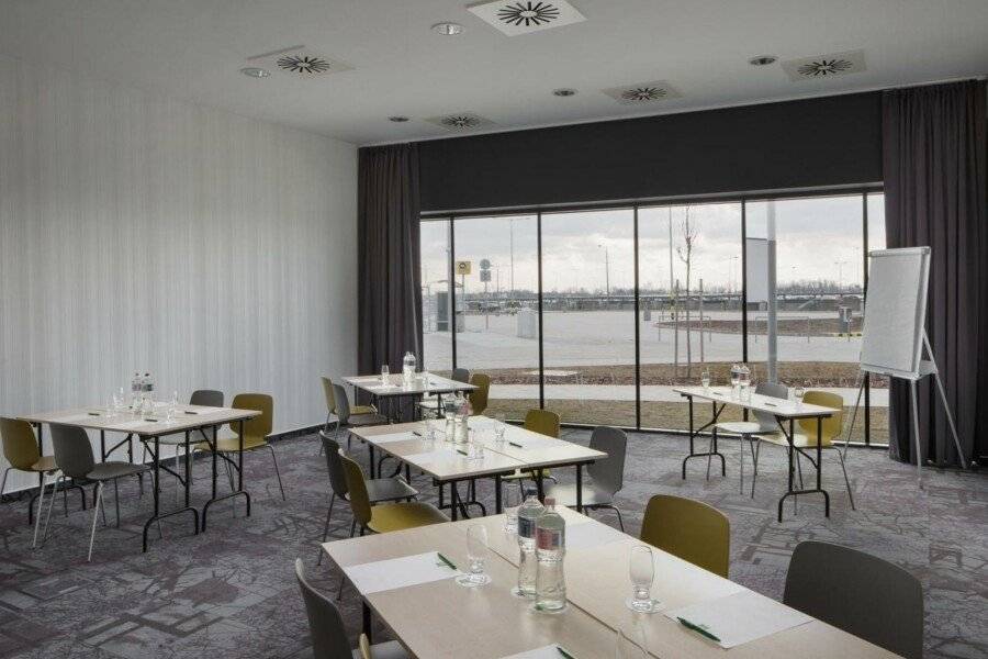 ibis Styles Budapest Airport conference room,meeting room