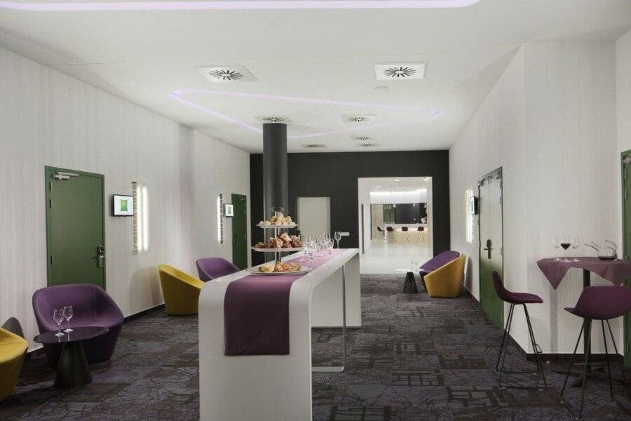 ibis Styles Budapest Airport lobby