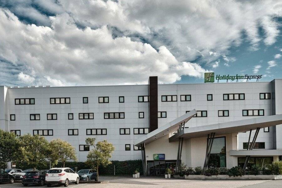 Holiday Inn Express Milan-Malpensa Airport facade