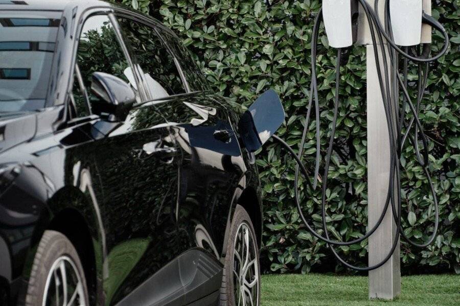 Holiday Inn Express Milan-Malpensa Airport , electrical vehicle charging station