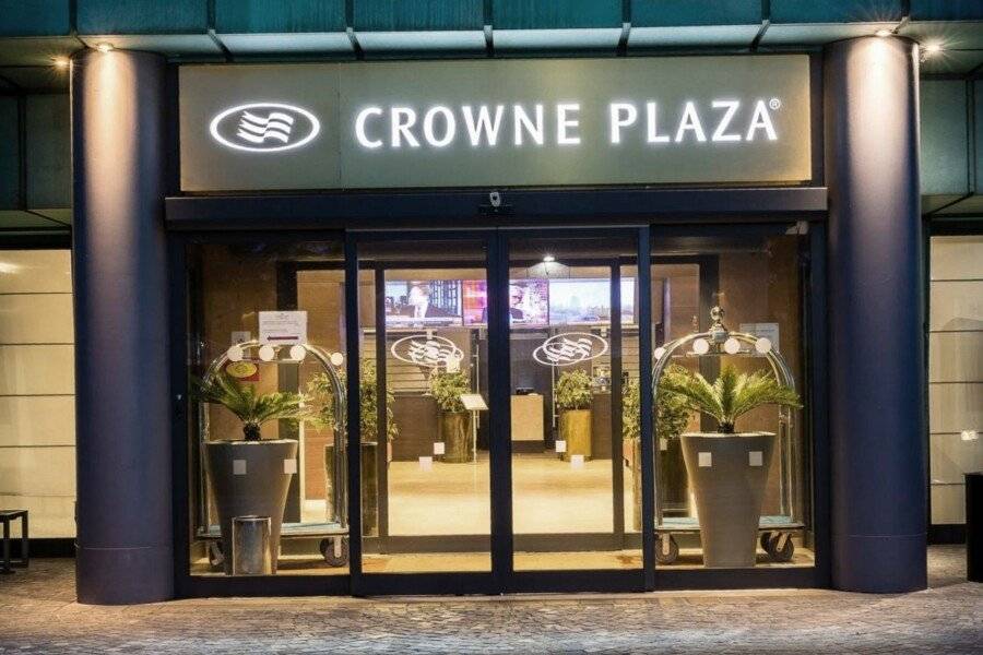 Crowne Plaza Milan facade