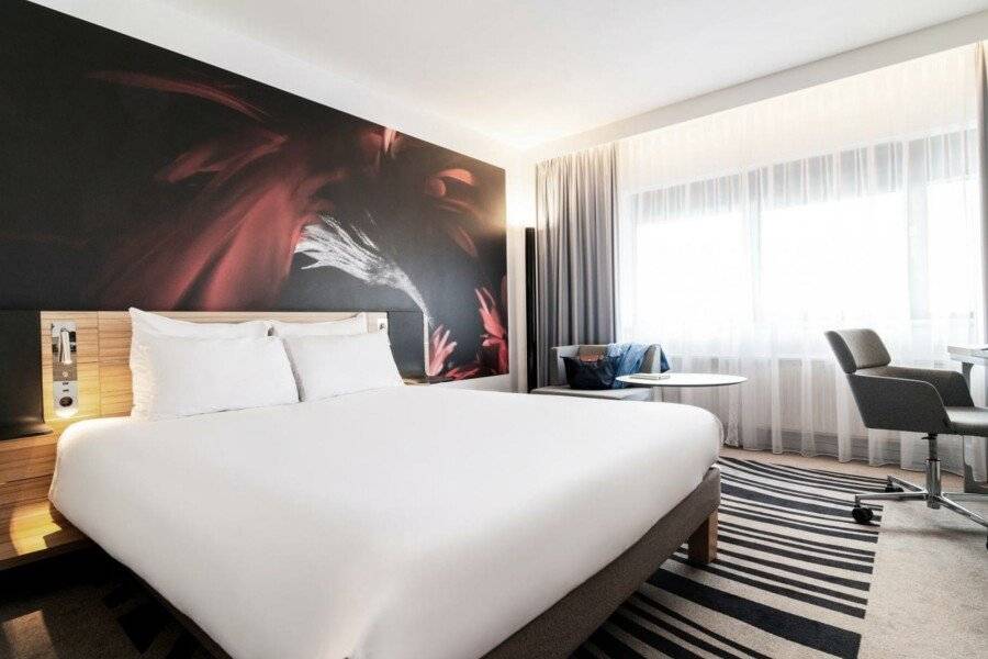 Novotel Amsterdam City hotel bedroom