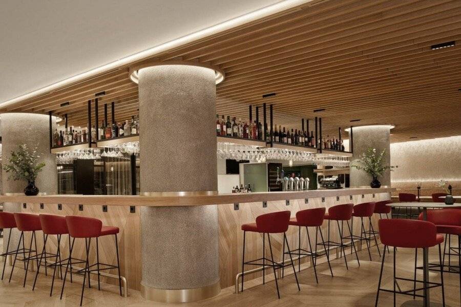 Sheraton Amsterdam Airport Hotel bar