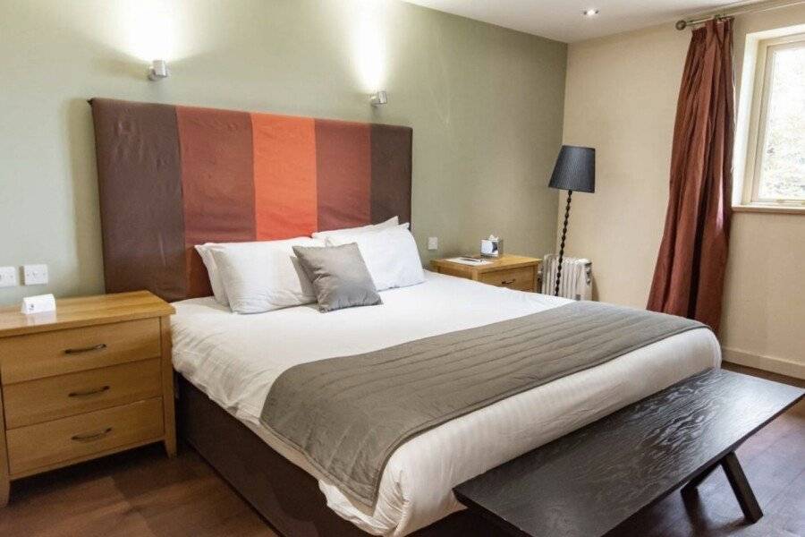 Great Hallingbury Manor & Lodges hotel bedroom