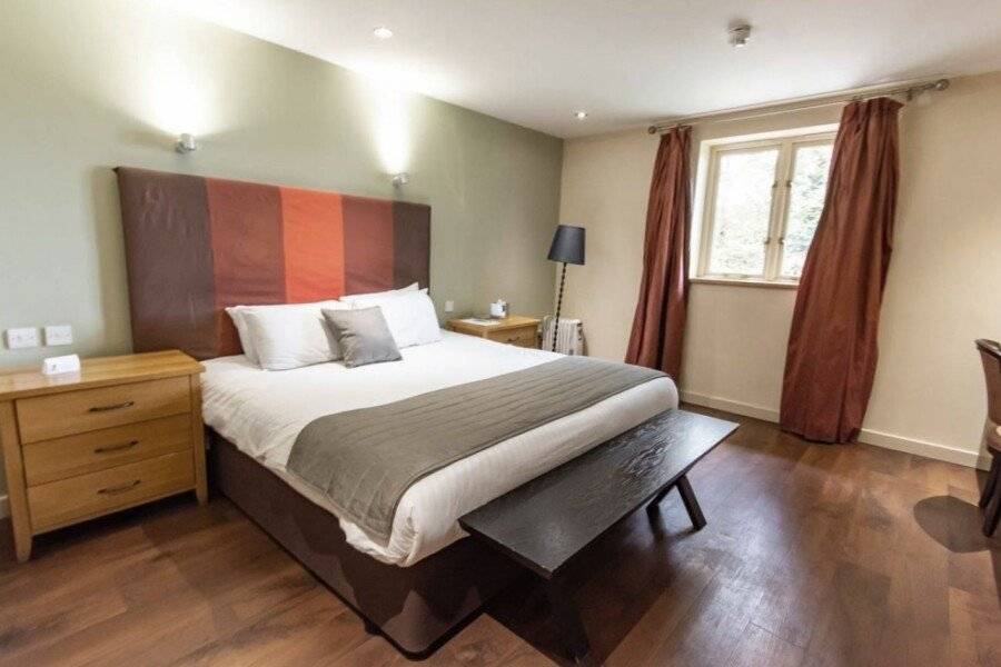 Great Hallingbury Manor & Lodges hotel bedroom