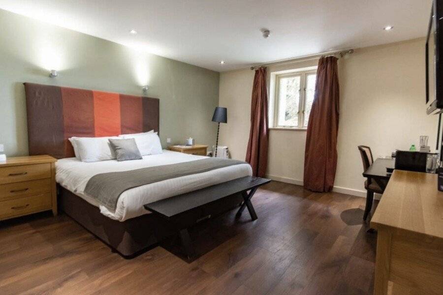 Great Hallingbury Manor & Lodges hotel bedroom