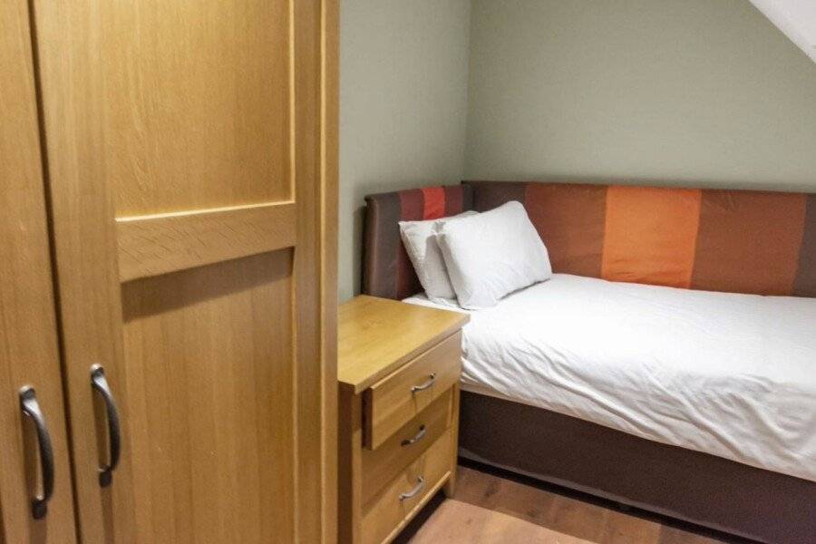 Great Hallingbury Manor & Lodges hotel bedroom