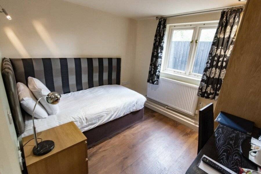 Great Hallingbury Manor & Lodges hotel bedroom