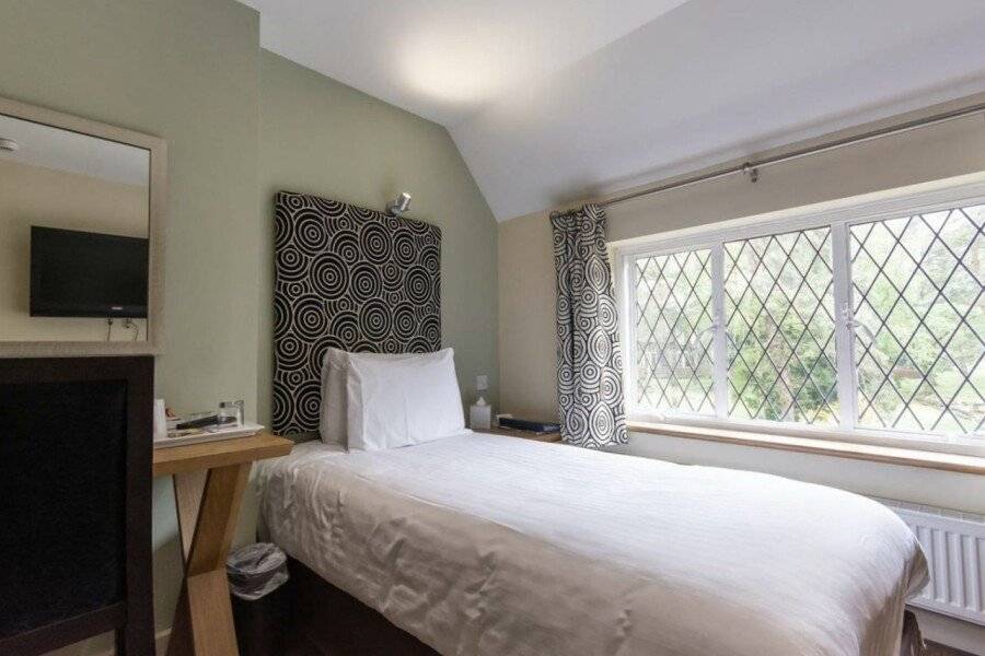 Great Hallingbury Manor & Lodges hotel bedroom