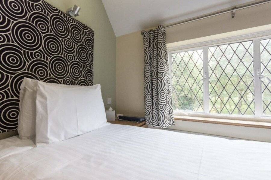 Great Hallingbury Manor & Lodges hotel bedroom