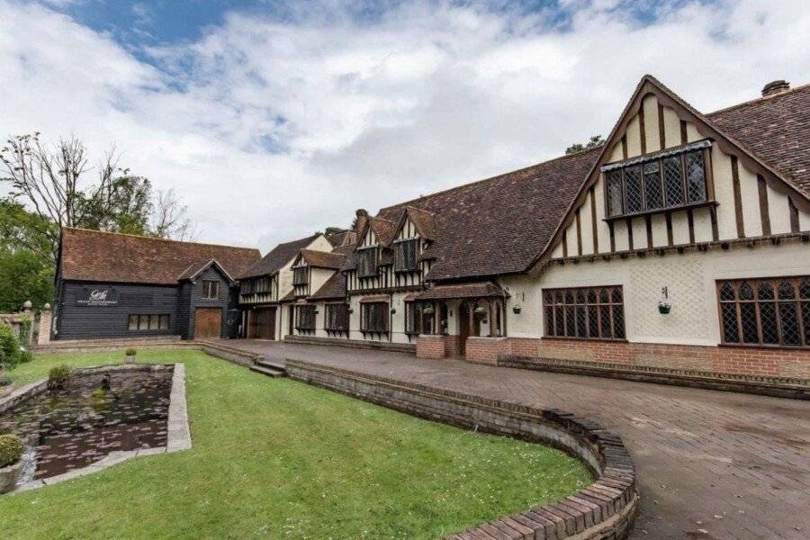 Great Hallingbury Manor & Lodges facade