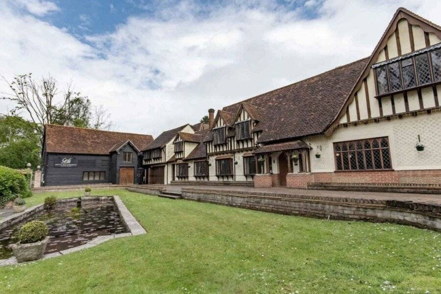 Great Hallingbury Manor & Lodges facade