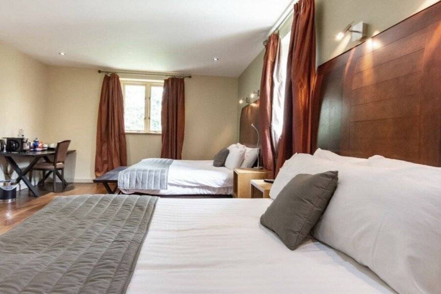 Great Hallingbury Manor & Lodges hotel bedroom