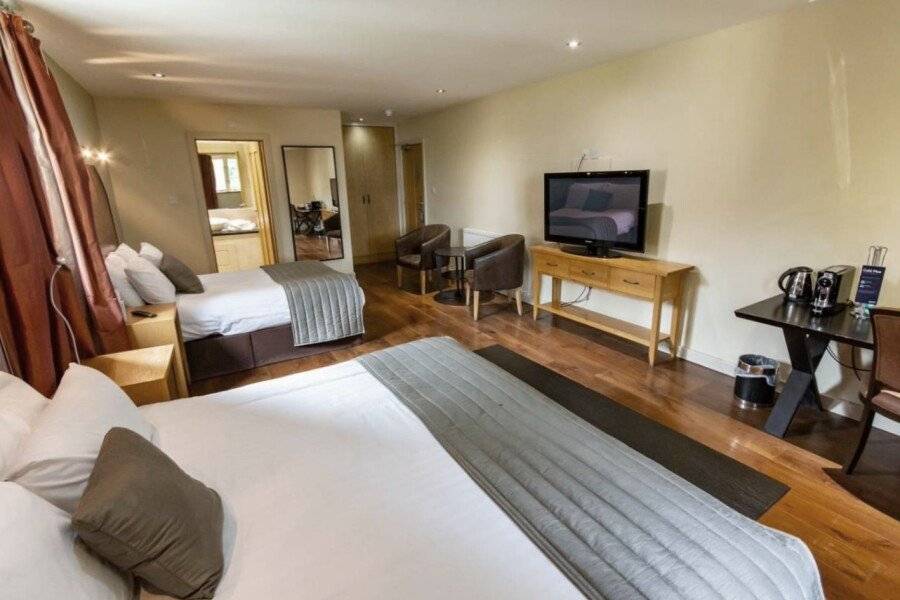 Great Hallingbury Manor & Lodges hotel bedroom