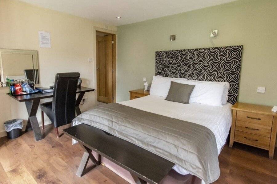 Great Hallingbury Manor & Lodges hotel bedroom