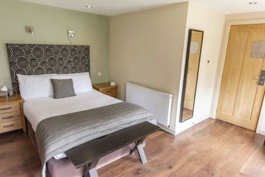 Great Hallingbury Manor & Lodges hotel bedroom