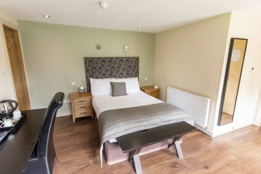 Great Hallingbury Manor & Lodges hotel bedroom