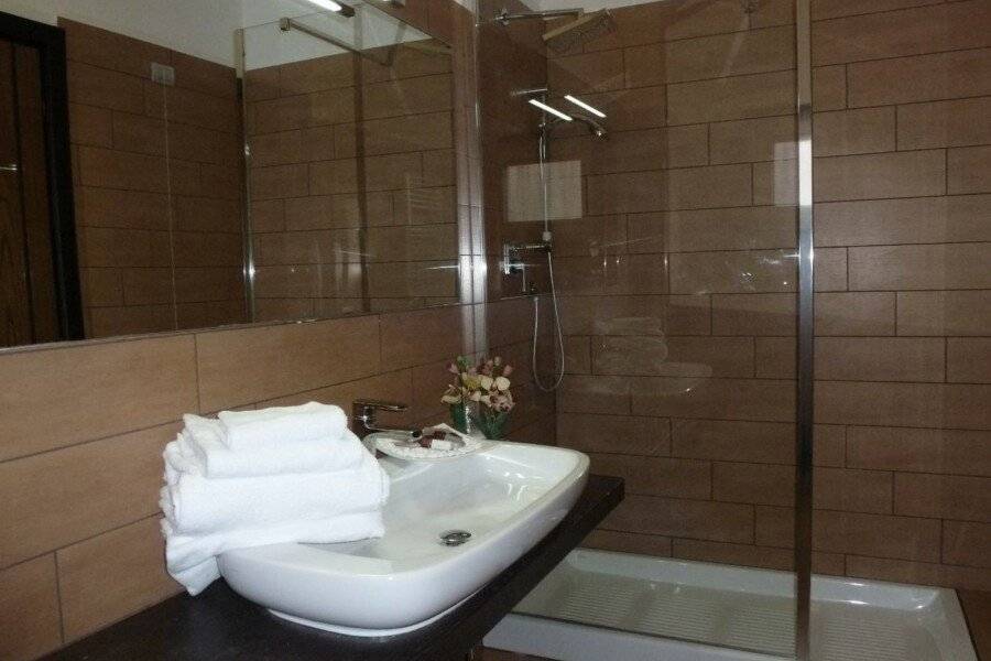 EH Suites Rome Airport Euro House Hotels bathtub