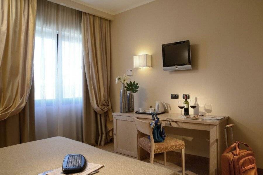 Best Western Hotel Rome Airport hotel bedroom