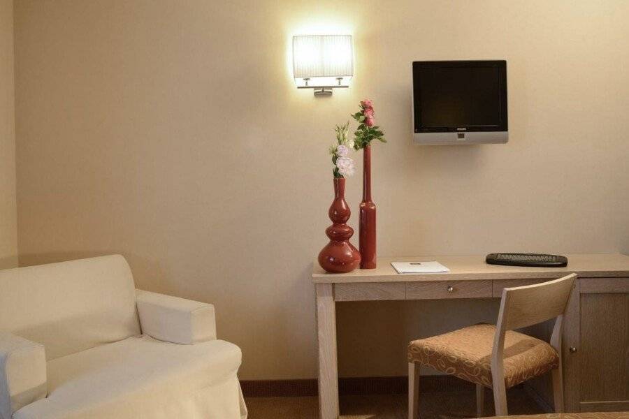 Best Western Hotel Rome Airport hotel bedroom