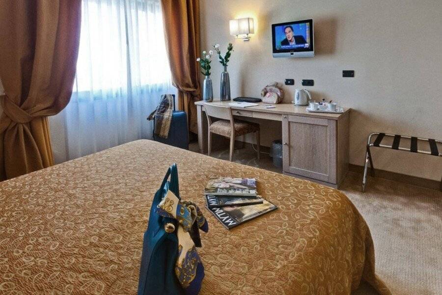 Best Western Hotel Rome Airport hotel bedroom