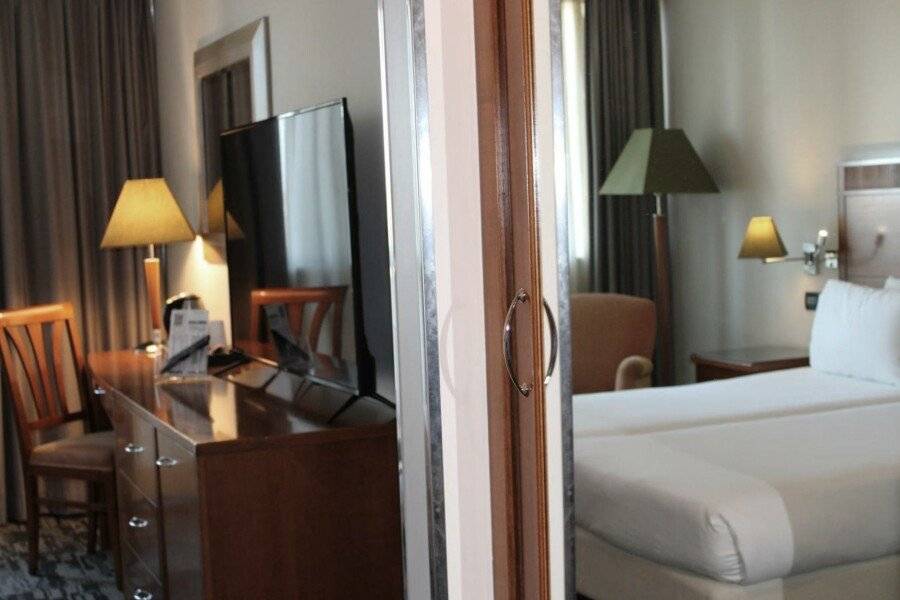 Mercure Leonardo da Vinci Rome Airport hotel bedroom