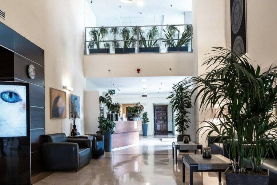 Mercure Leonardo da Vinci Rome Airport lobby