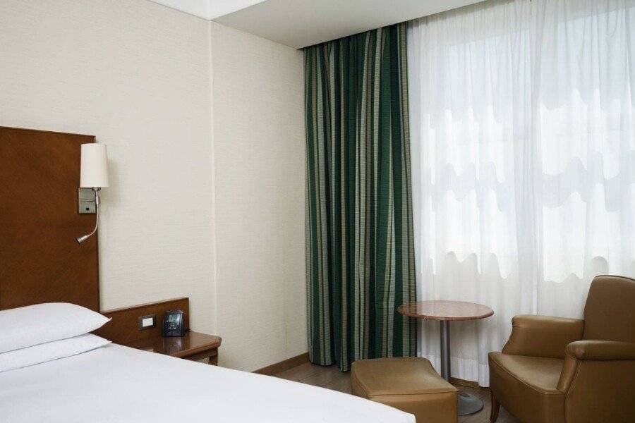 Hilton Rome Airport hotel bedroom