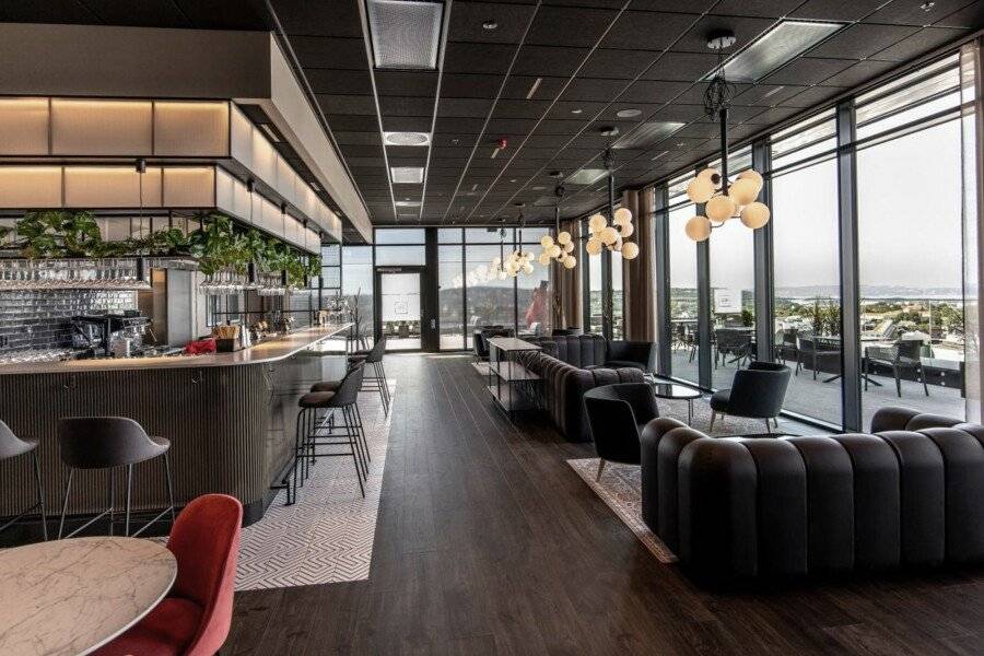 Radisson RED Økern lobby, bar