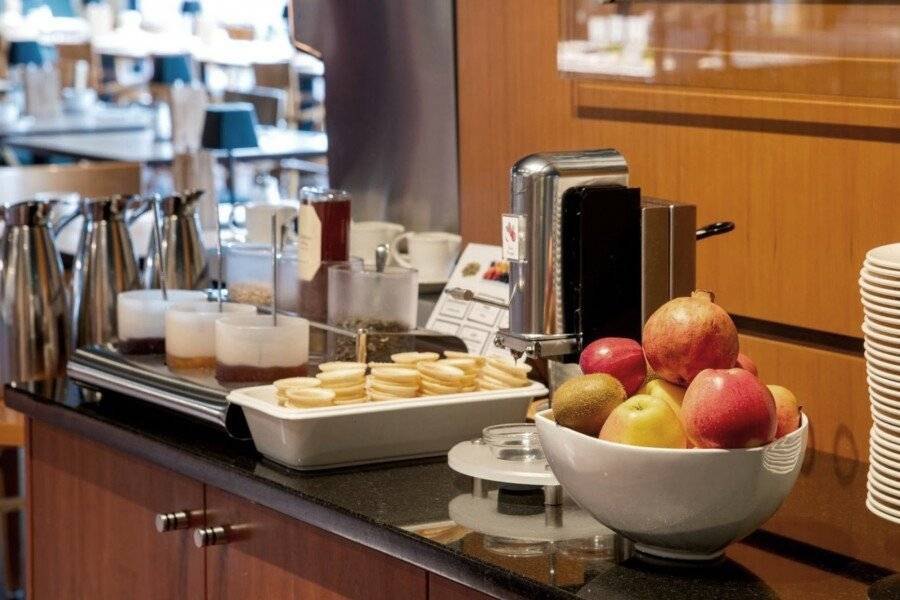 Best Western Premier Airporthotel Berlin breakfast,restaurant