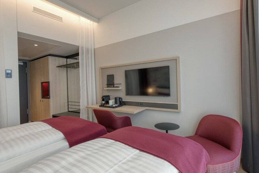 IntercityHotel Berlin Airport hotel bedroom